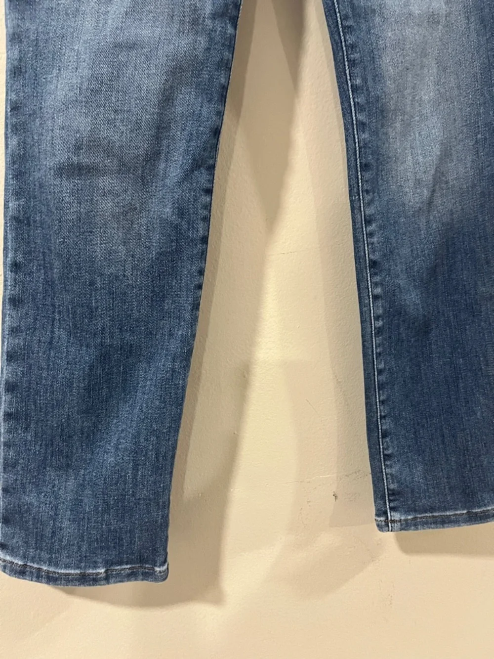 Frame Le High Straight Denim High-Rise Straight Leg Jeans in Dark Blue Wash - Picture 5 of 9